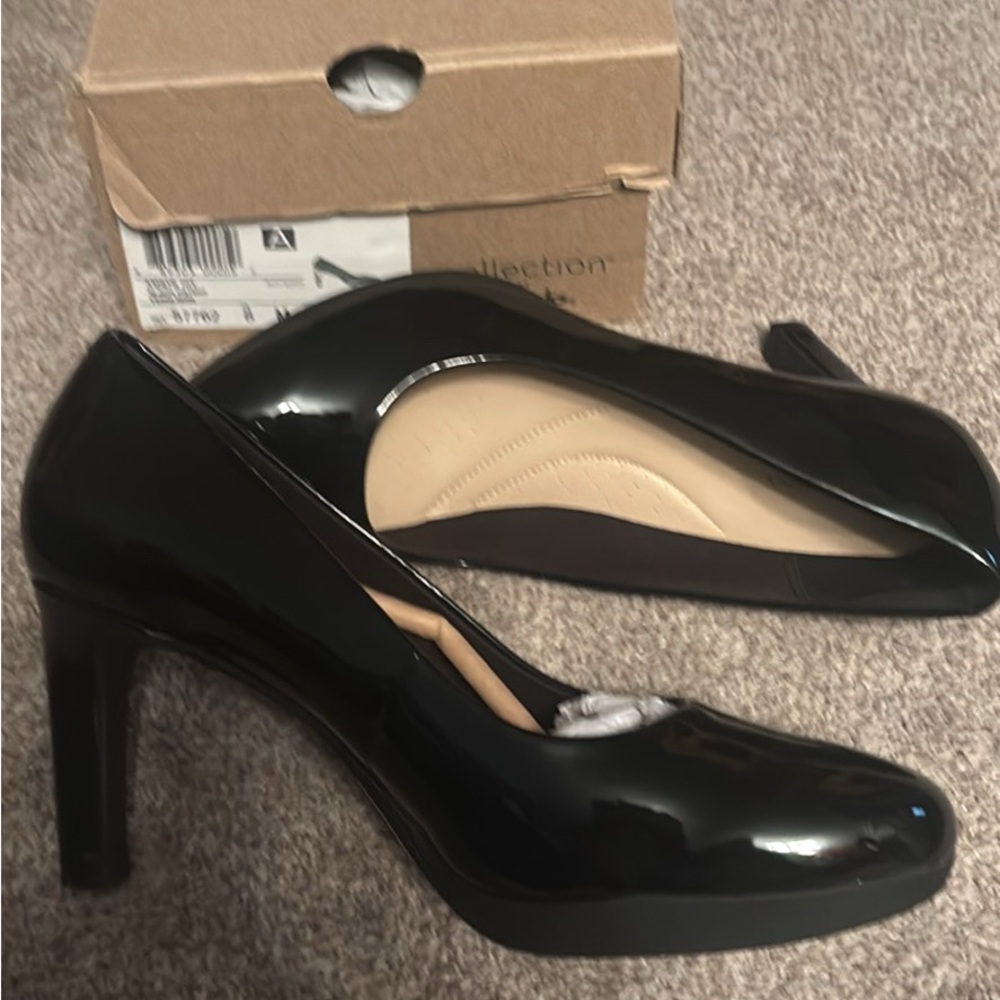 NWT Clark’s collection black patent leather pumps size 8